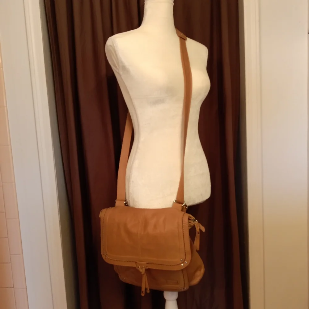 Leather Crossbody Bag in Tan - Stylish Everyday Carry